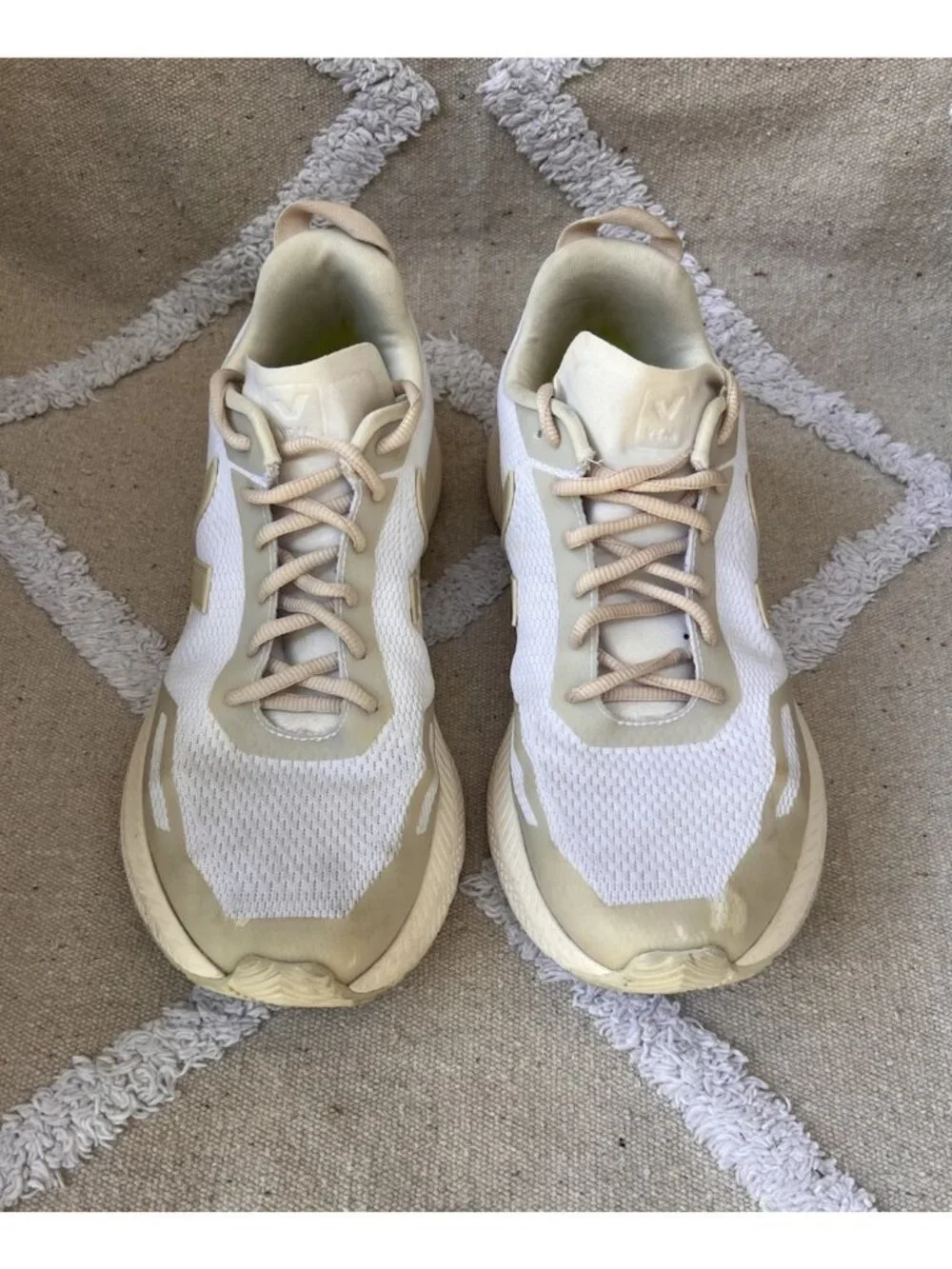 VEJA Women's White Mesh Lightweight Sneaker Size 41/US 10